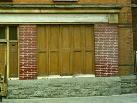 The old empty butchers' on Benburb St (would make a nice vegetarian/FNB cafe/outpost if someone was inclined to using it...)