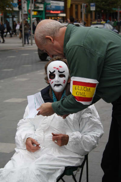 Basque detainees refusing to sign a false statemet