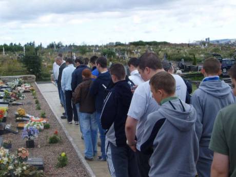 SF pay respect at the graves of fallen comrades