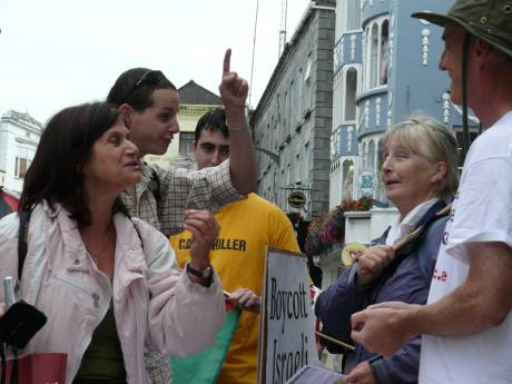 Israeli mother and son in incandescent denial as regards the war crimes visited upon hapless Palestine by their country