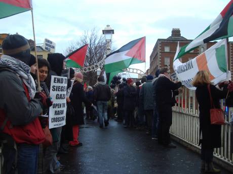 Solidarity activists on the Ha'penny Bridge