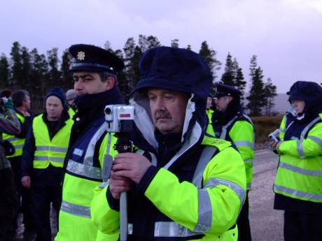 Shell's uniformed minions at work. Note the slavish concentration.