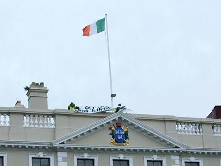 Click on image to see full-sized version Moving into position