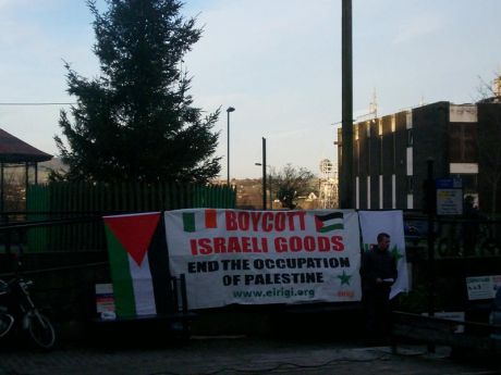 Leafletting in Arklow (photo courtesy of �ir�g�)