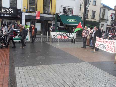 Leafletting in Cork (photo courtesy of �ir�g�)