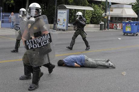 War in Greece: 48 hour strike is met with huge police repression