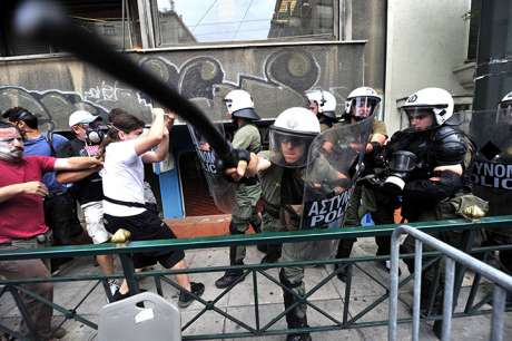 Greek journalist: police in Syntagma flirted with death