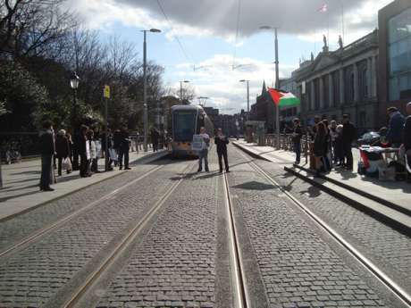 IPSC Chair Dr. David Landy addresses the leafleteers