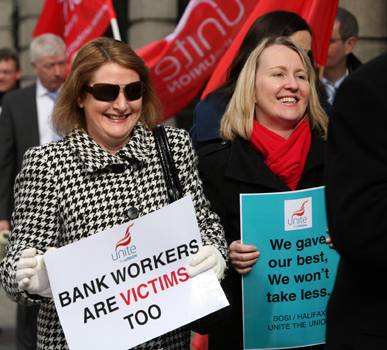 Unite Bank workers protest at D�il 