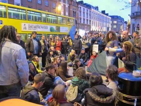 Another day andother general assembly in Dame Street, 4 weeks on and its gone from 1 to 6 #OCCUPY spots on the island