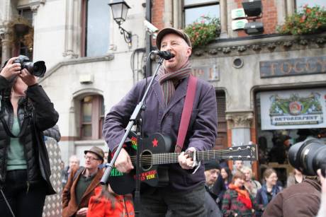 So let the music... Billy Bragg belts out the tunes at #OccupyDameStreet