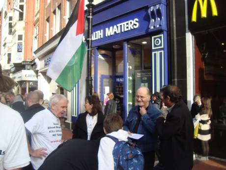 Consumers sign the petition on Grafton St