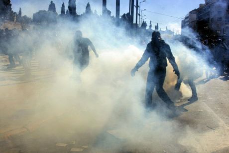Greek strike, as usual, clowds of tear gas